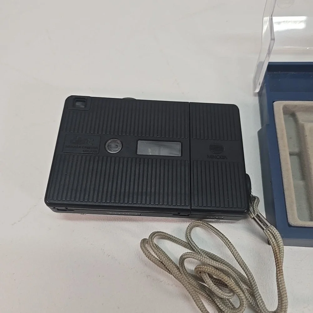 Minolta Disc‎ 5 Disc Film Camera, silver, with Case